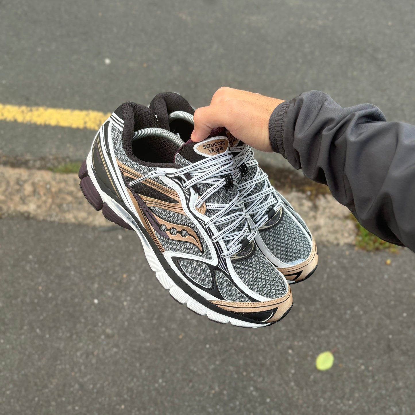 EXCLUSIVE SAUCONYS