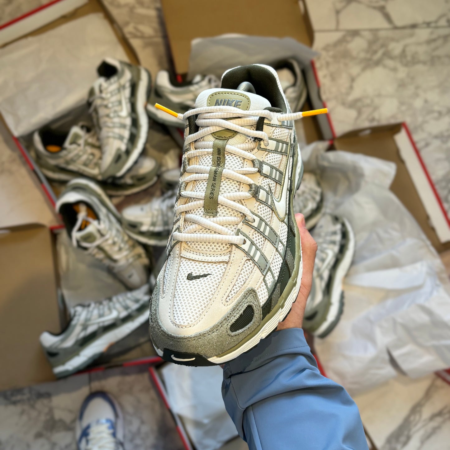 NIKE P-6000 CARGO-KHAKI